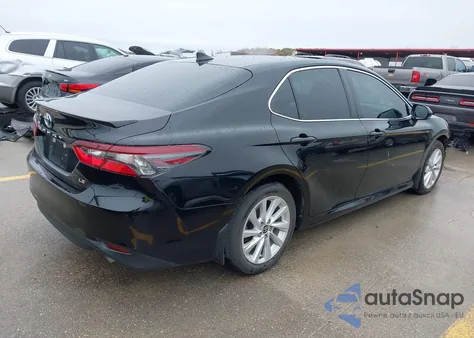 2023 Toyota Camry Le z USA, uszkodzony, nr VIN 4T1C11AK2PU737330